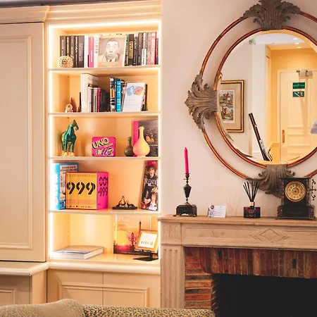 Le Relais Montmartre Hotel 4*