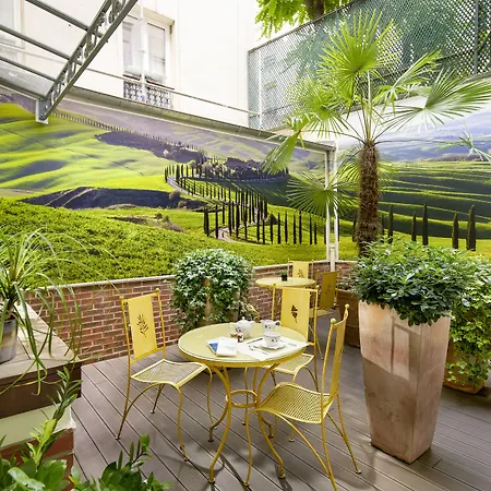 Le Relais Montmartre Paris