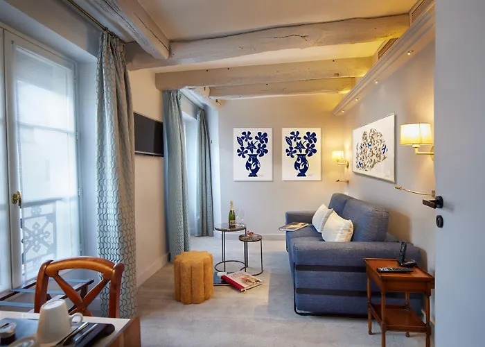 Le Relais Montmartre 4*