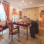 Le Relais Montmartre 4*