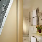لو روليه مونمارتر فندق