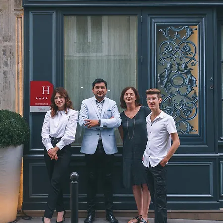 Le Relais Montmartre Hotel 4*