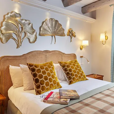Le Relais Montmartre 4*