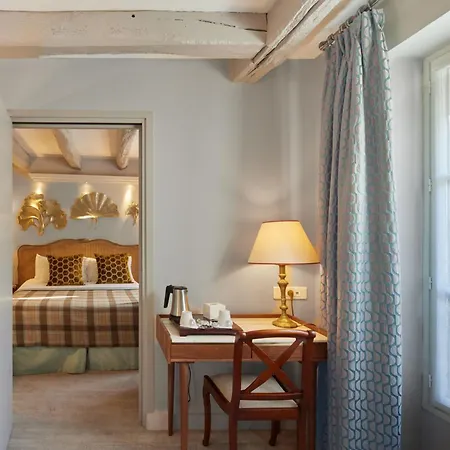 Le Relais Montmartre Hotel