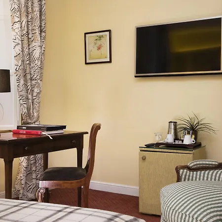 호텔 르 를레 몽마르트르 4*