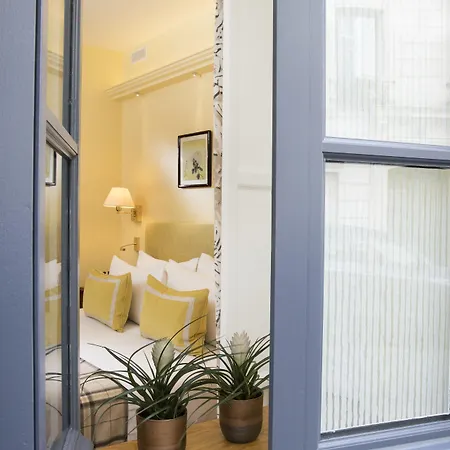 Le Relais Montmartre