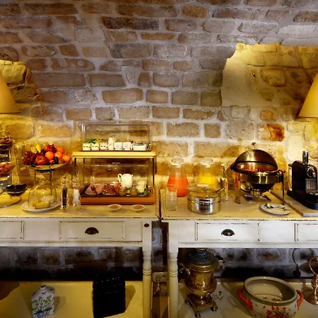 Le Relais Montmartre 4*