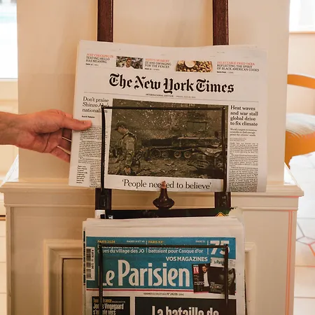 Le Relais Montmartre Parigi