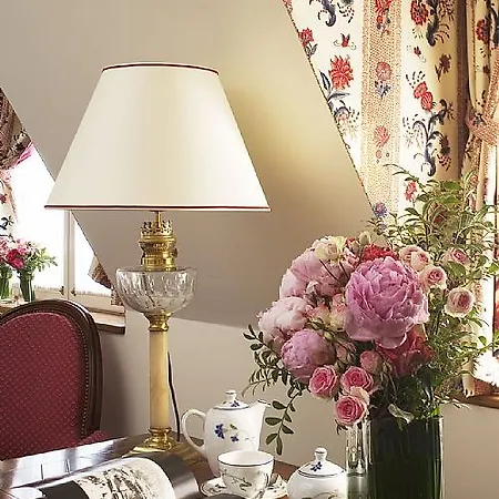 Le Relais Montmartre Hotel