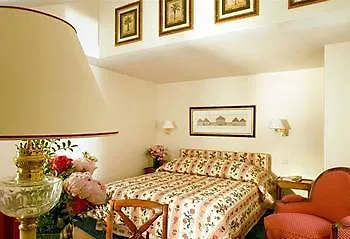 فندق لو روليه مونمارتر باريس