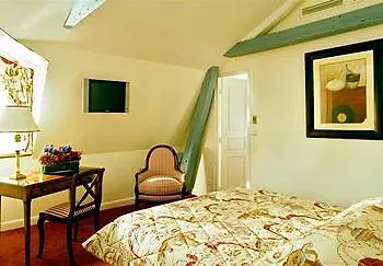 Le Relais Montmartre Hotel