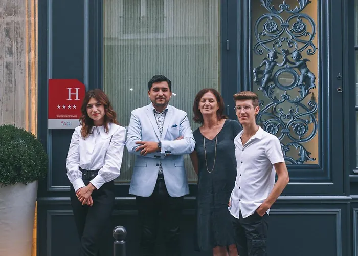 르 를레 몽마르트르 호텔 4*