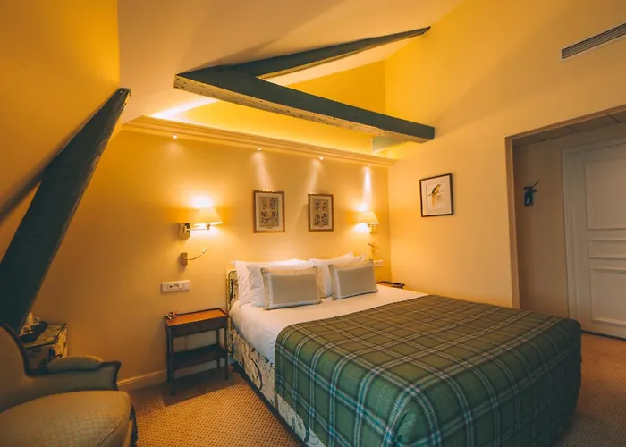 호텔 르 를레 몽마르트르 4*