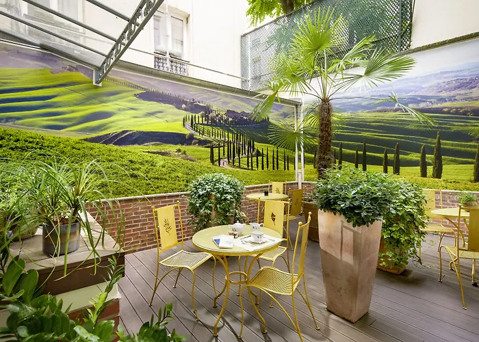 Le Relais Montmartre Paris