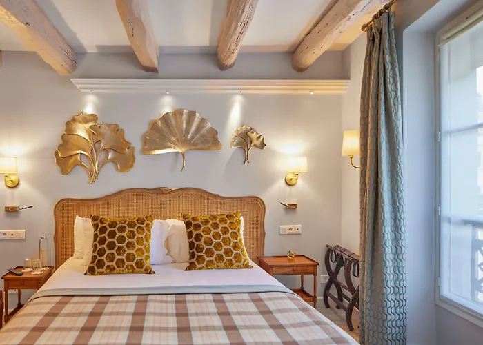 Le Relais Montmartre Parigi