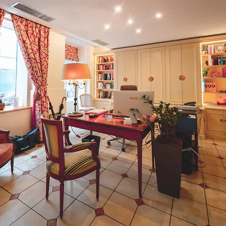 Le Relais Montmartre 4*