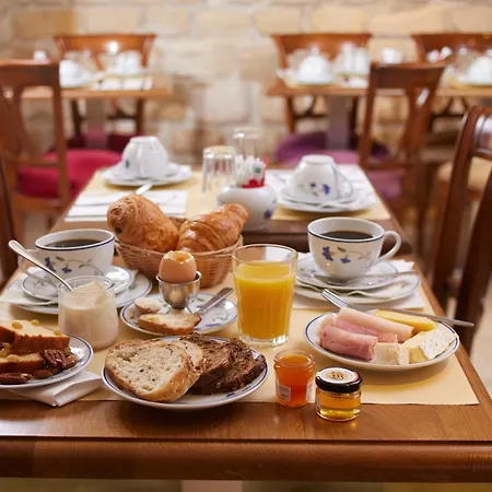 Hotel Le Relais Montmartre Paris