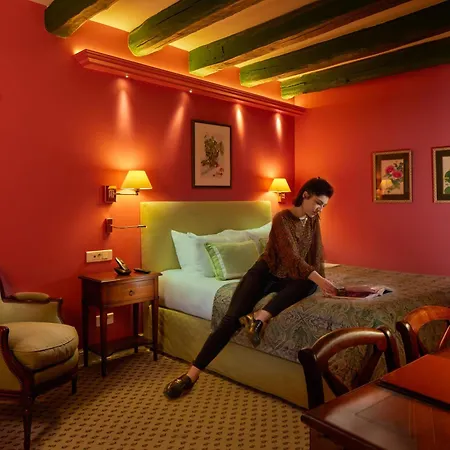 Le Relais Montmartre Hotel