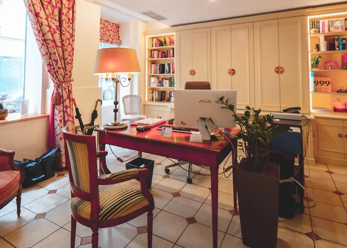 Le Relais Montmartre 4*