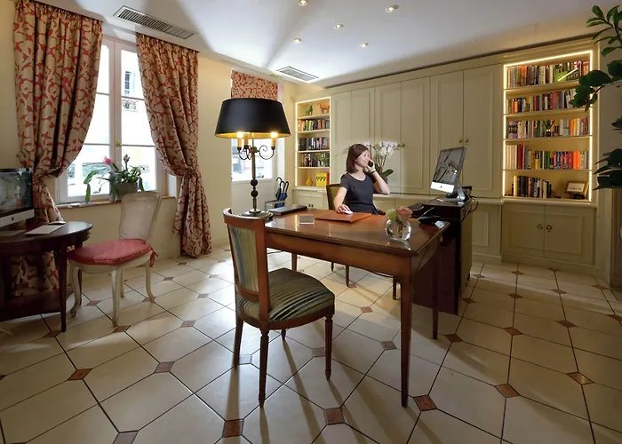 Le Relais Montmartre Paris