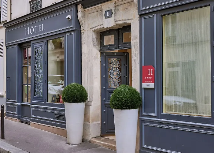 Le Relais Montmartre 4*
